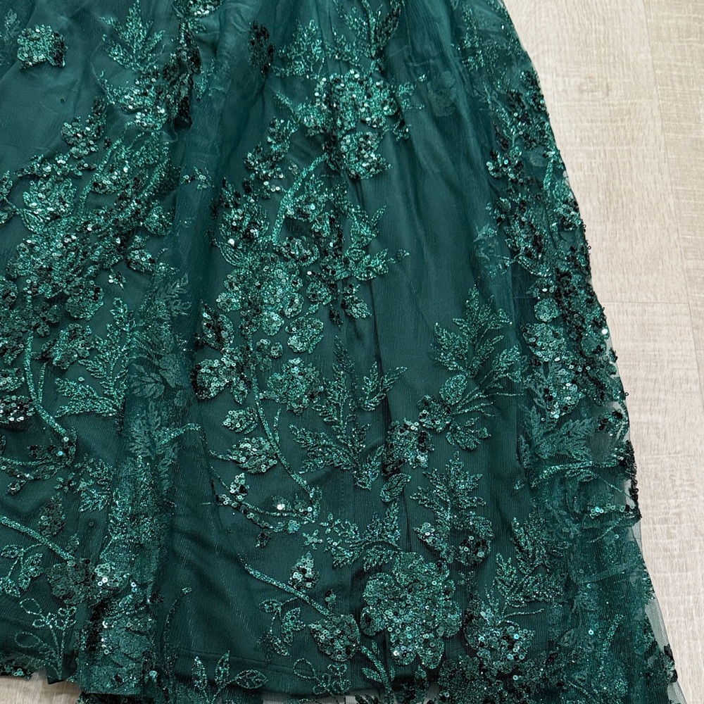 Windsor Emerald V-Neck Sequin Lace Prom, Wedding Guest, Gala Dress size- small - Picture 4 of 11